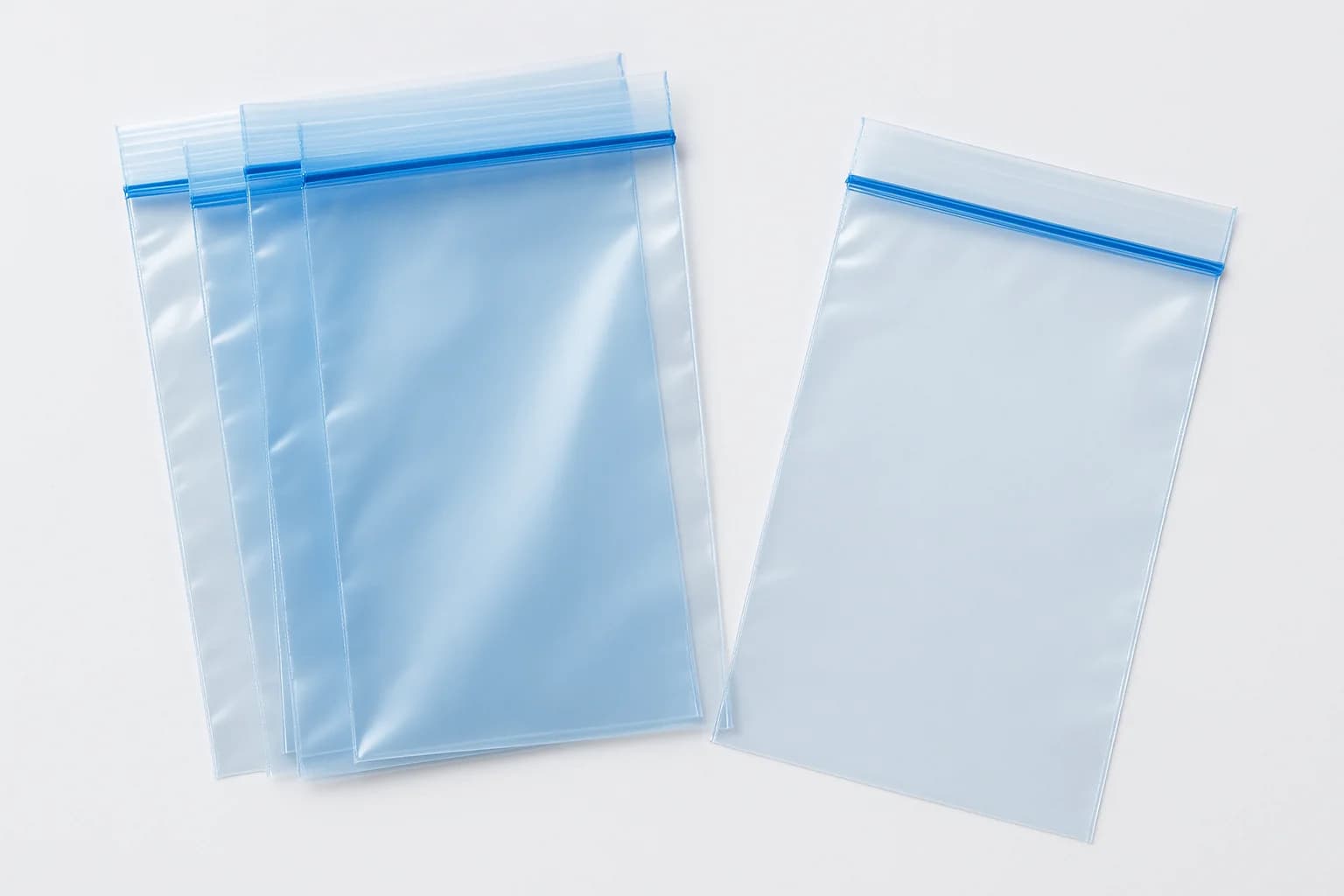Sachets plastiques translucides à fermeture zip